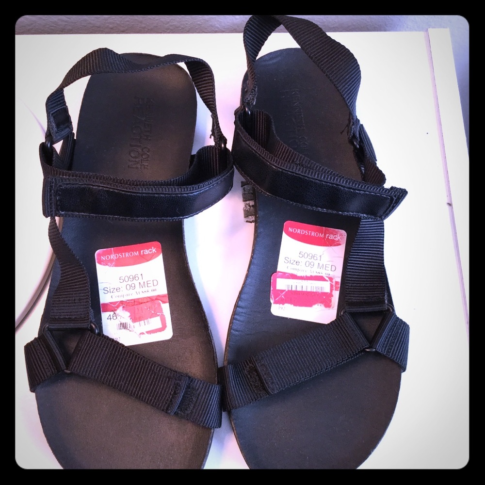 Black Kenneth Cole Reaction sandals, size 9